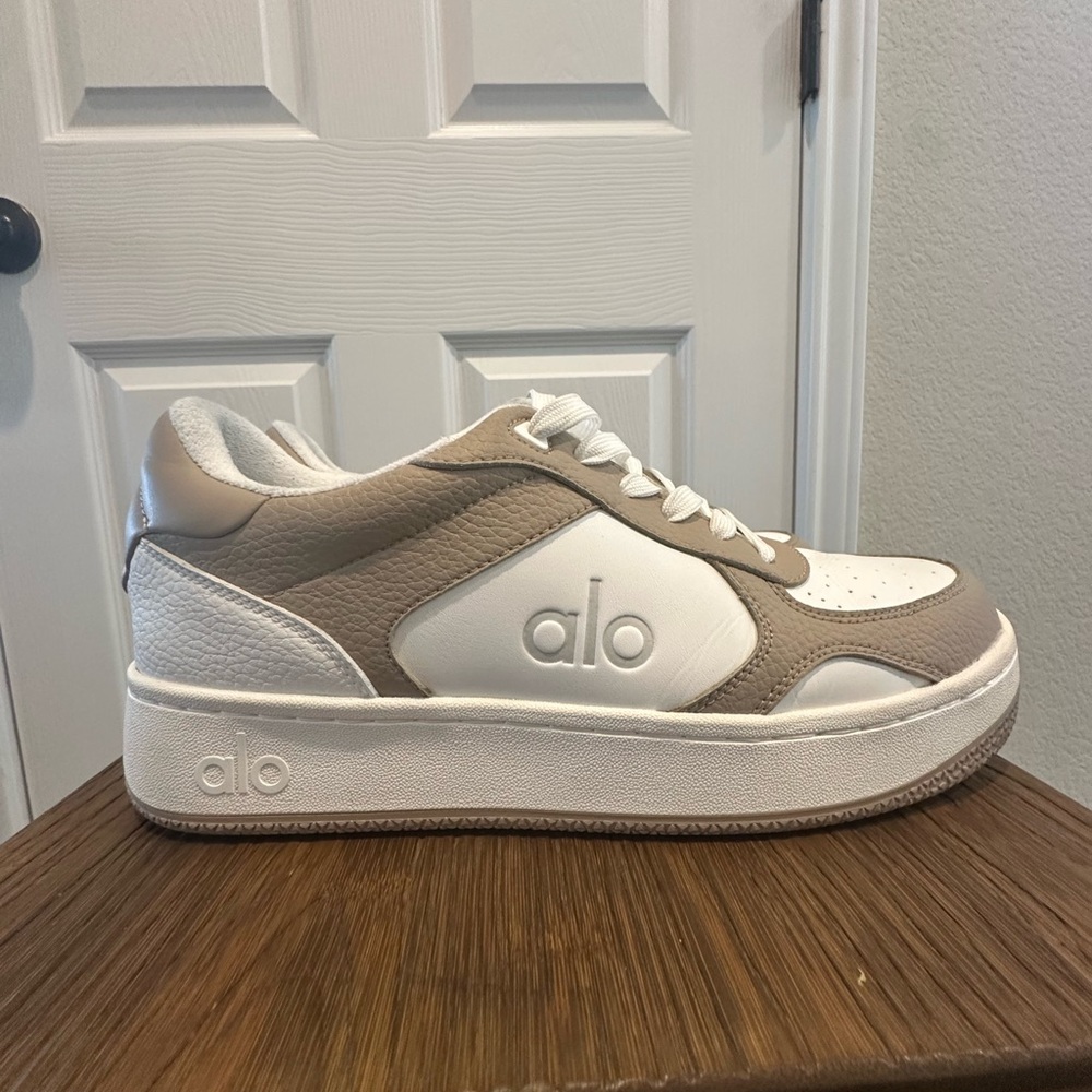 ALO Yoga Recovery Mode sneaker
